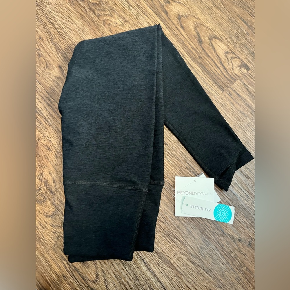Black yoga pants/leggings